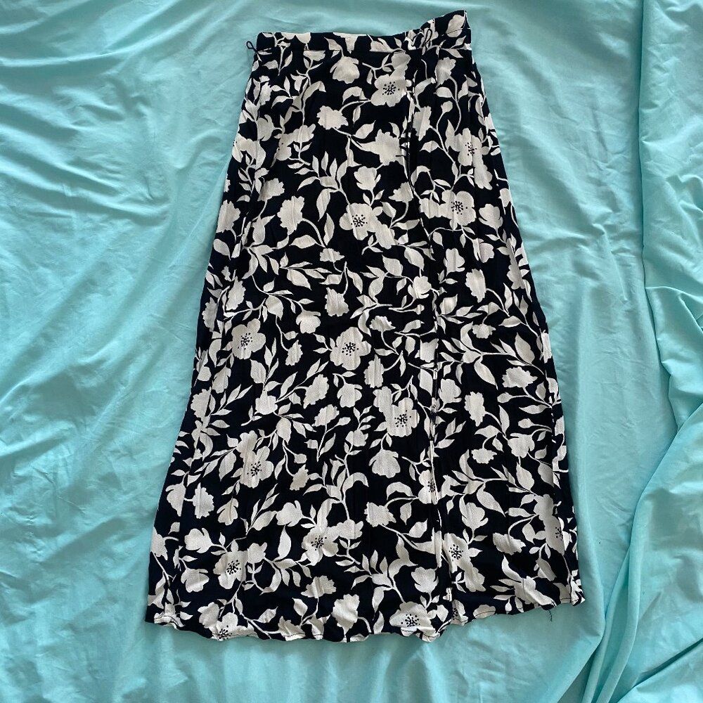 Time and Tru Black & White Floral Maxi Skirt | Size S | Flaw Noted